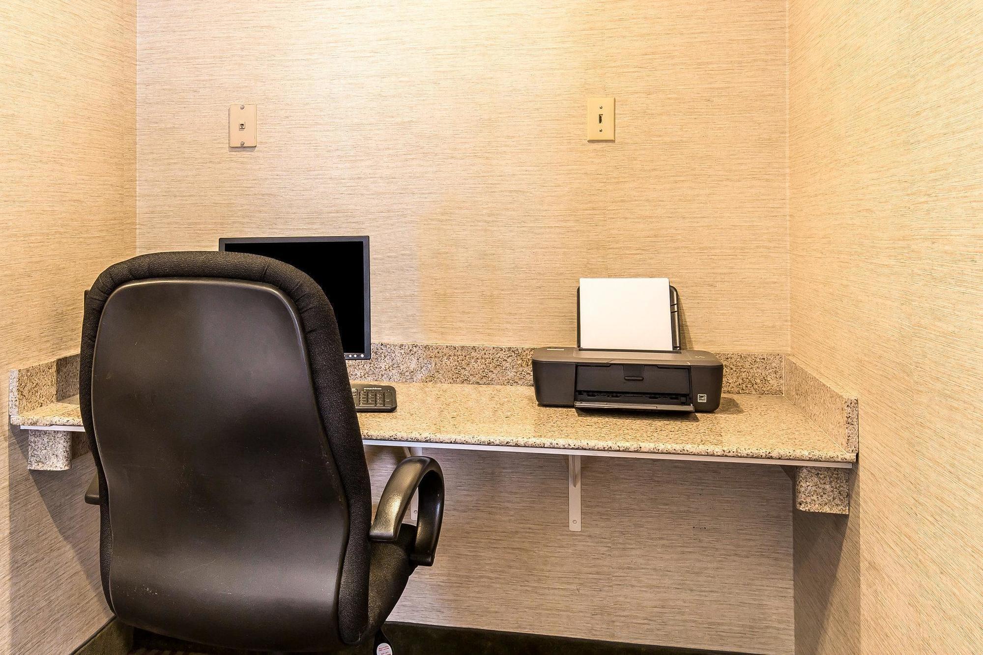 Comfort Inn & Suites Near Fallon Naval Air Station Εξωτερικό φωτογραφία